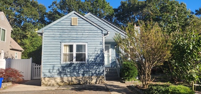 Photo - 136 Constitution Dr