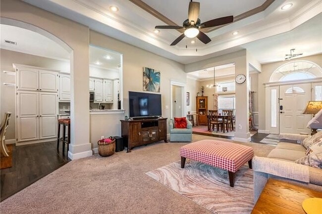 Photo - 701 Drake St