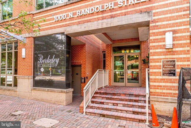 Building Photo - 1000 N Randolph St Unit 805