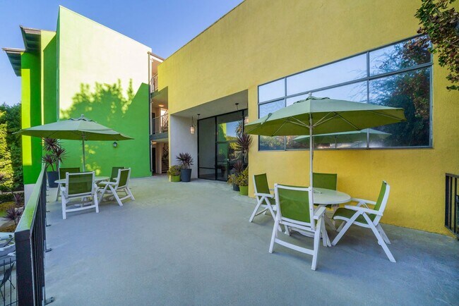 Universe at the Sycamores Apartments