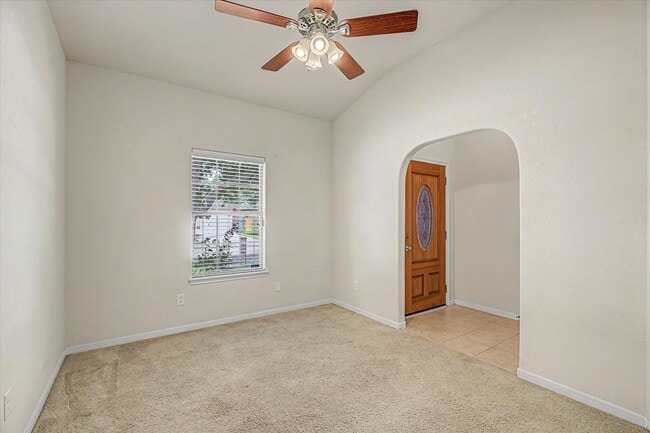Photo - 623 W Newport Bend