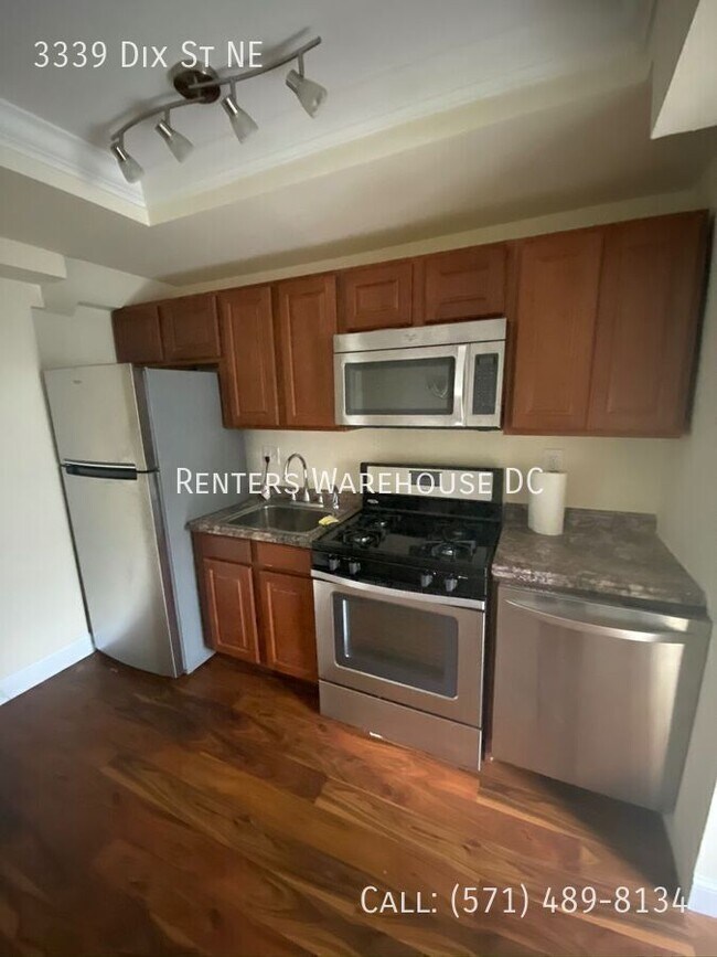 Photo - 3339 Dix St NE