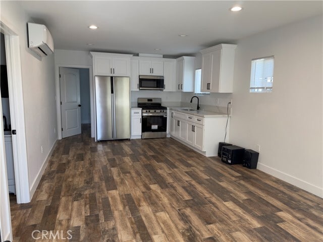 Photo - 523 W 78th St