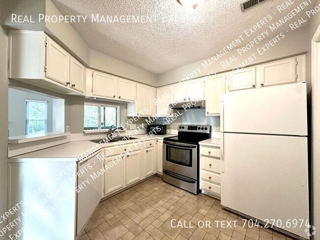 Building Photo - **MOVE IN SPECIAL!**Charming 2BR/2BA Condo... Unit APT H