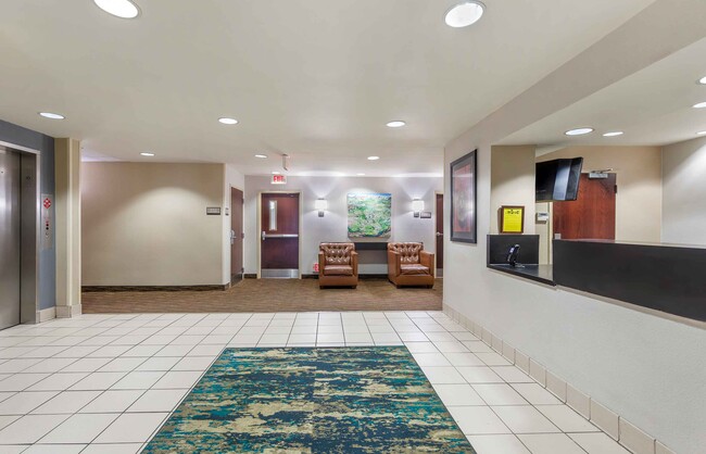Furnished Studio-Memphis - Quail Hollow