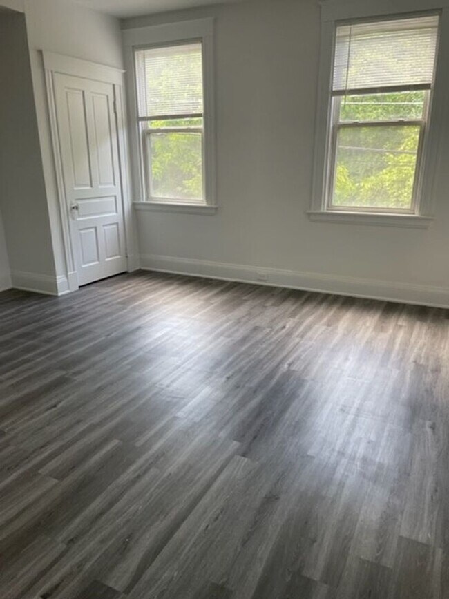 Photo - 235 Emming St Unidad #2