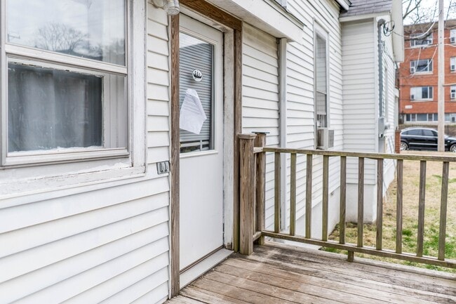 Building Photo - 1309 Windsor St Unit Apt A