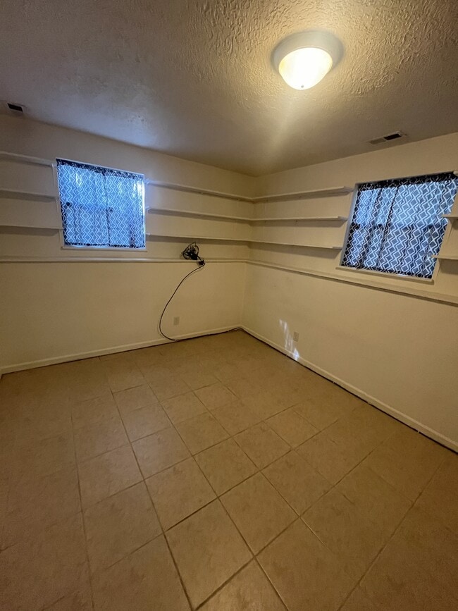 Photo - 409 N Main St