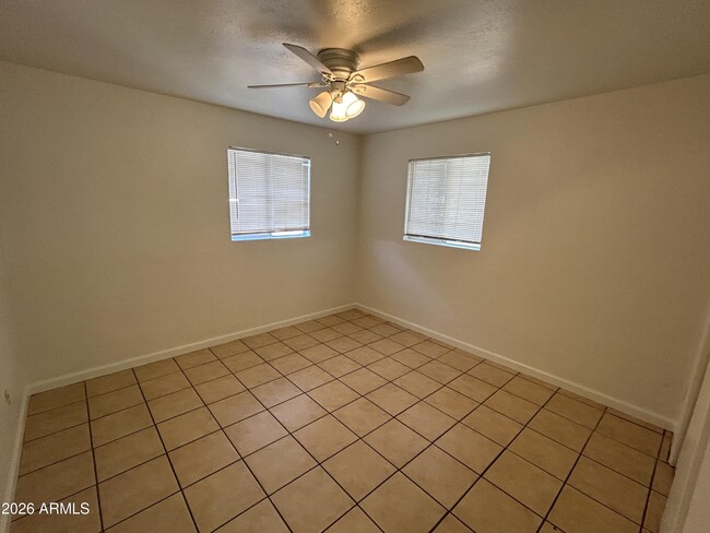 Photo - 114 W Riley Dr