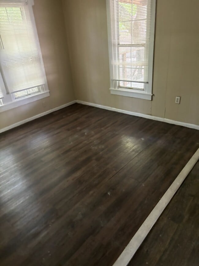 Photo - 111 White Oak St