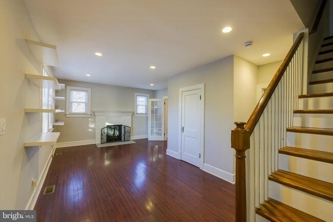 Photo - 1900 Q St SE