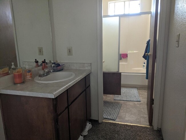 Photo - 425 E Alameda St