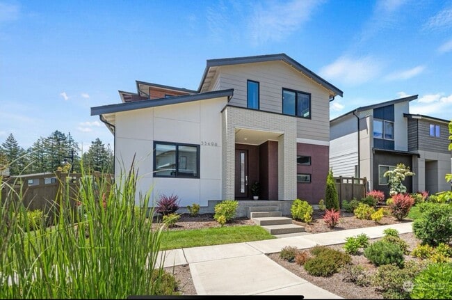 Building Photo - 33498 Golden Lakes Ln
