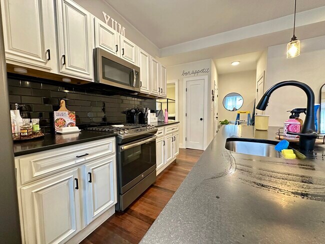 Photo - 17 Playstead Rd Condo