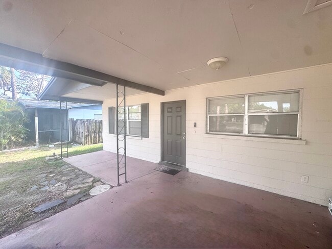 Building Photo - 4906 18th St W Unit B