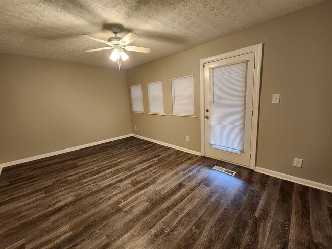 Photo - Maryville 37804 - 2 bedroom, 1.5 bath town...