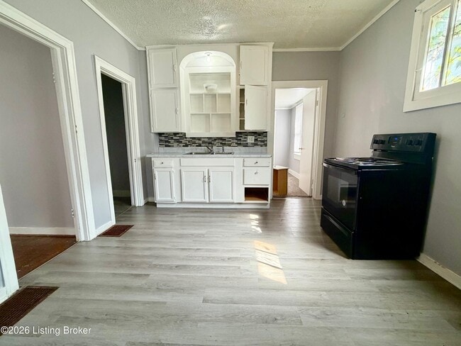 Photo - 2411 Elliott Ave