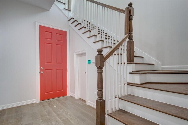 Photo - 5528 Larkin St