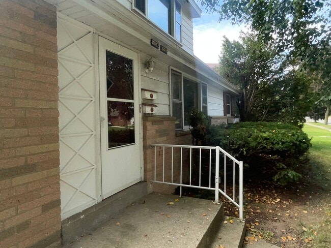 Building Photo - 8817 W Herbert Ave Rental