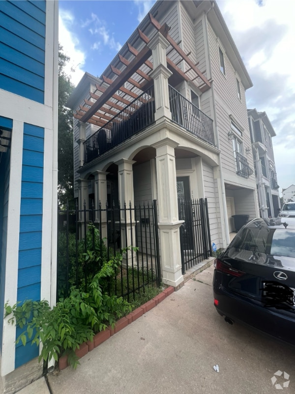 Building Photo - 1126 W 23rd St Rental