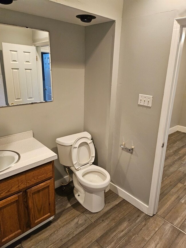 Building Photo - 2 bed house
