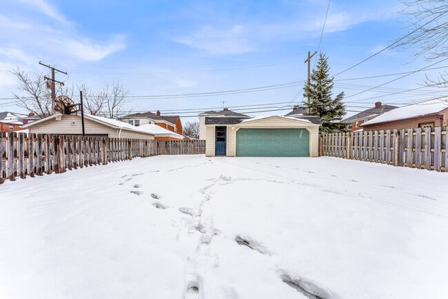 Photo - 2555 Saybrook Rd