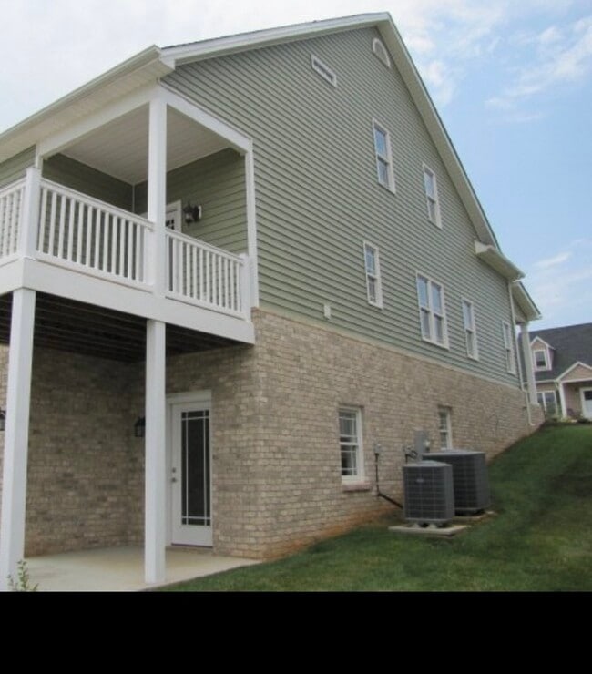 Photo - 1125 Cranberry Ct