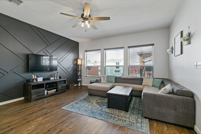 Photo - 8222 Groveland Hills Dr