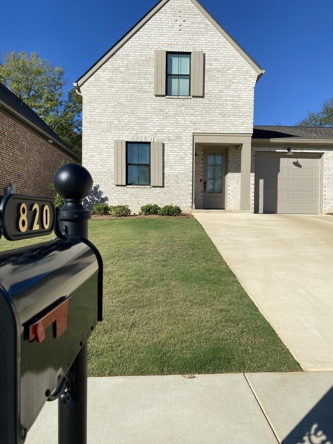 Photo - 820 Stonebrook Ln