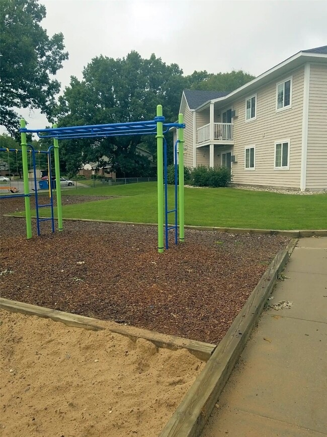 Building Photo - 815 Country Way Rental