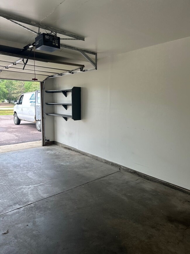 Photo - 210 10th St W