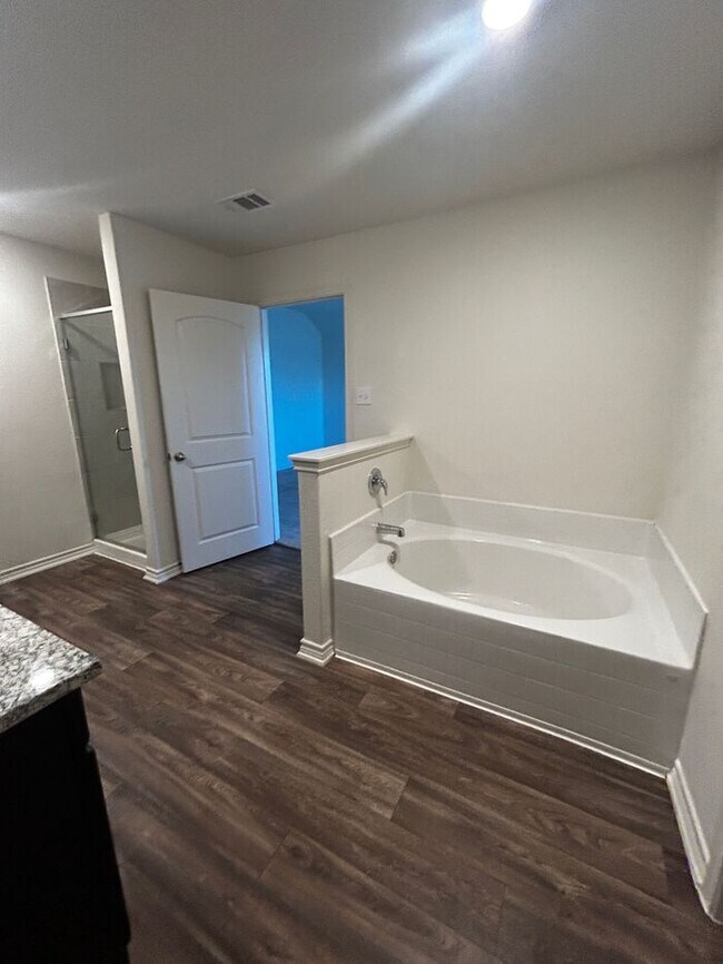 Photo - 4BR SFR w/ 2,198 Sq Ft near Downtown Elgin