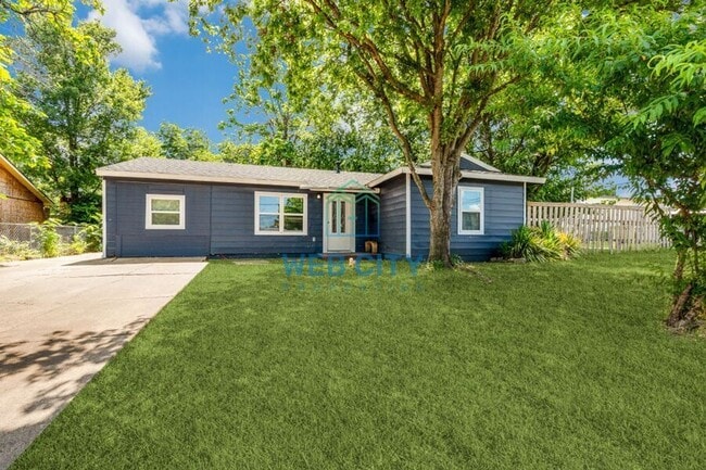 Building Photo - 5880 Bluffman Dr Rental
