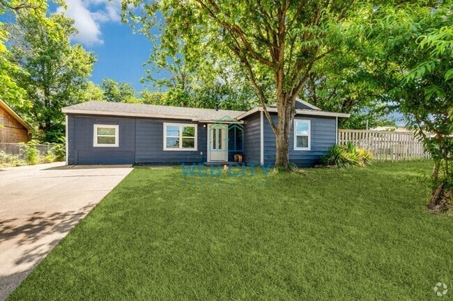 Building Photo - 5880 Bluffman Dr Rental