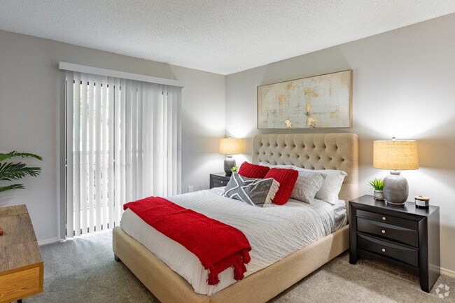 1BR, 1BA - 846SF
