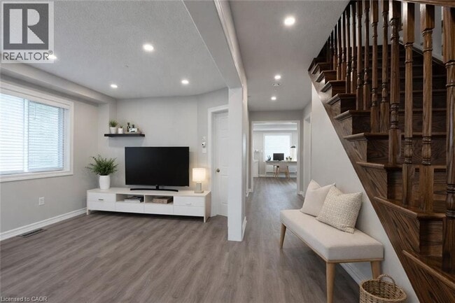 Photo - 7 Hollinrake Ave