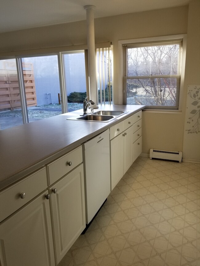 Photo - 247 W Main St Unidad Apt D