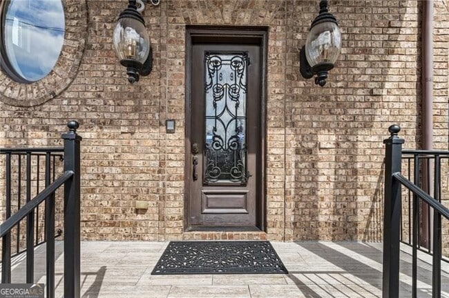 Photo - 629 Boulevard NE