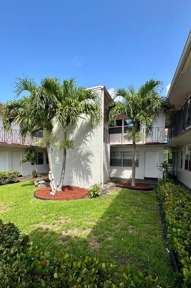 Photo - 2 bedroom 1 bathroom Apartment For Rent Now Unit 8