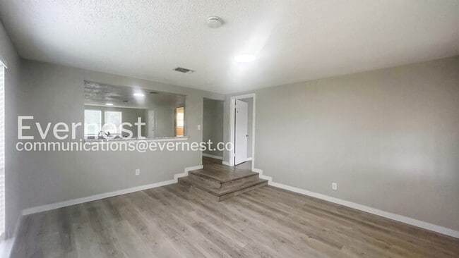 Photo - 3 Bed/2 Bath Home with Fenced Yard & Carport / Pet-Friendly / Available Now!