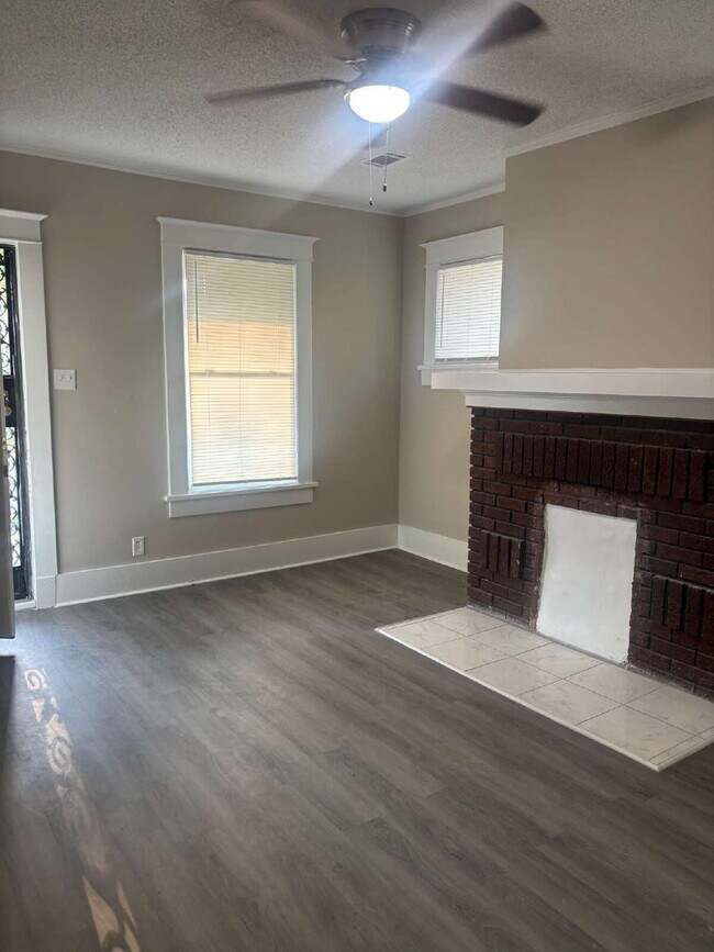 "Charming 3-Bedroom Home with Gleaming Hardwood Floors in Vibrant Memphis Neighborhood!"