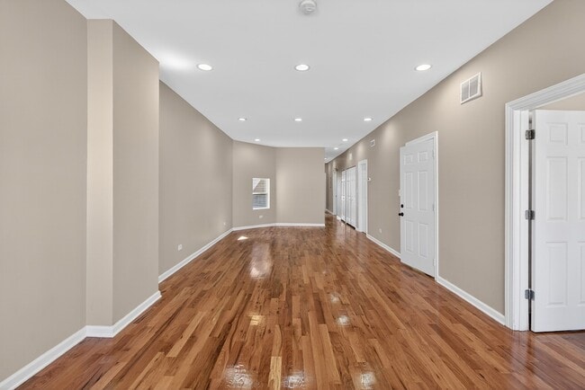 Photo - 5709 W Irving Park Rd Unidad 2