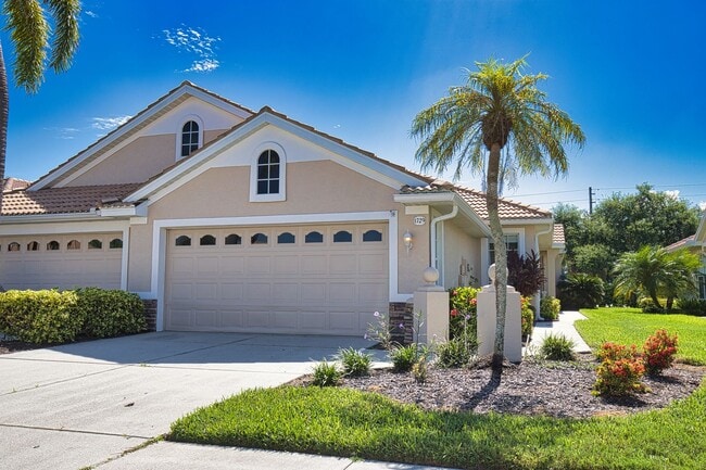Building Photo - Seasonal Short-Term Rental 3-Bedroom 2-Bathroom Villa in Pelican Pointe and Country Club Community!