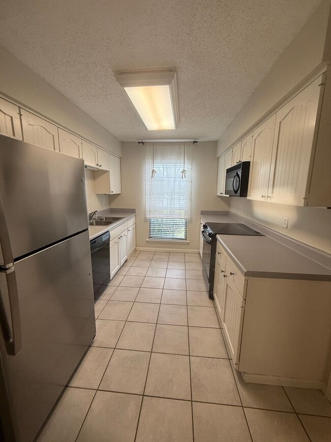 Photo - Beautiful 2 Bedroom Townhome off Jefferson