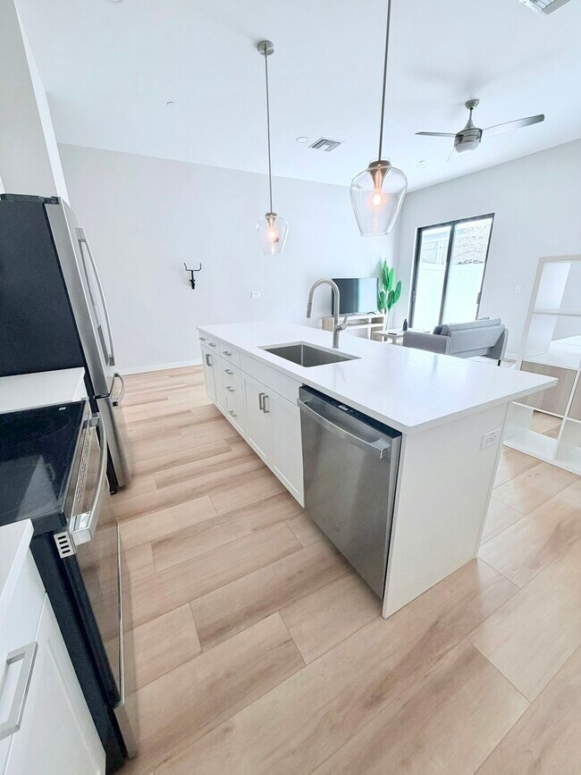 821 16th St N Unit 103