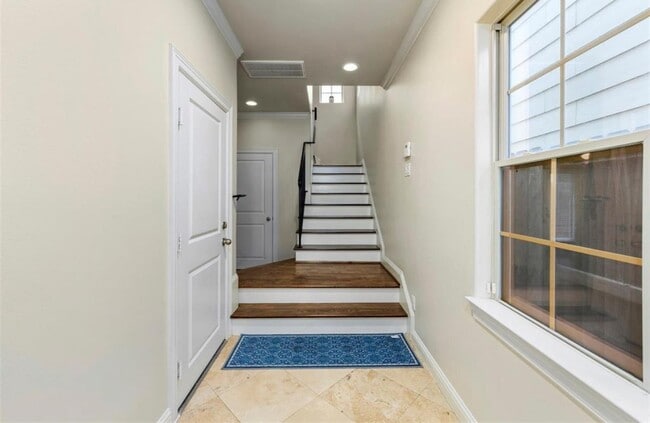 Photo - 1215 Roberts St