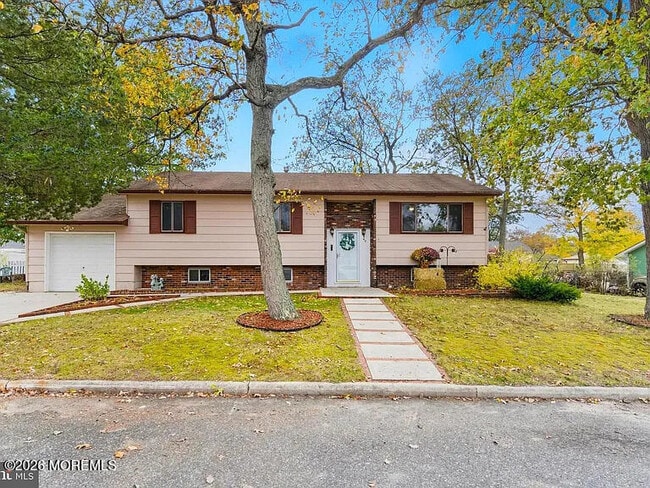 Building Photo - 42 Monroe Ave