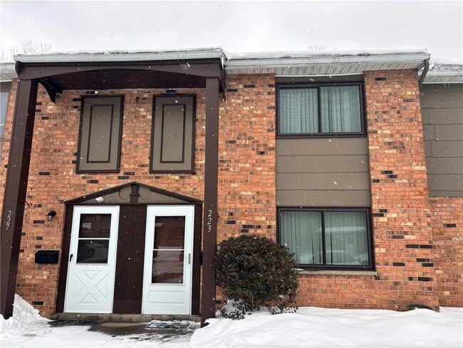 Building Photo - 223 Autumn Chapel Way