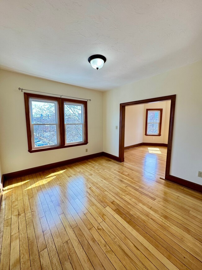 Photo - 114 Line St