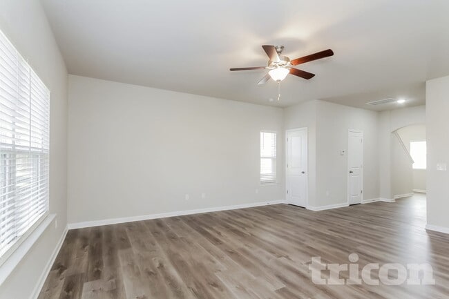 Photo - 111 Spring Knoll Dr